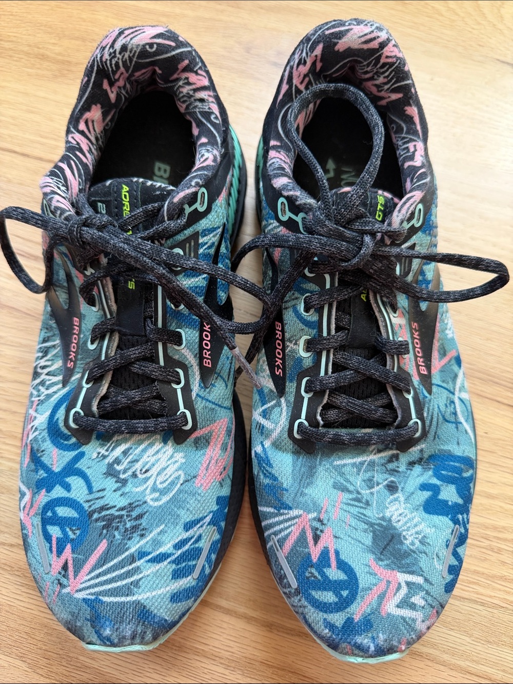 Brooks Adrenaline GTS Teal, Pink & Black Graphic Sneakers Women's sz 9.5